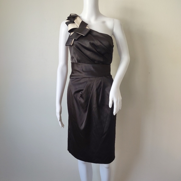 Max & Cleo Dresses & Skirts - New MaxandCleo 6 one shoulder black midi dress